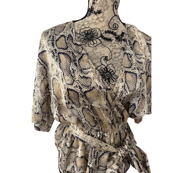 BB DAKOTA Snake Print Wrap Top Sz Small NEW - Picture 2 of 6